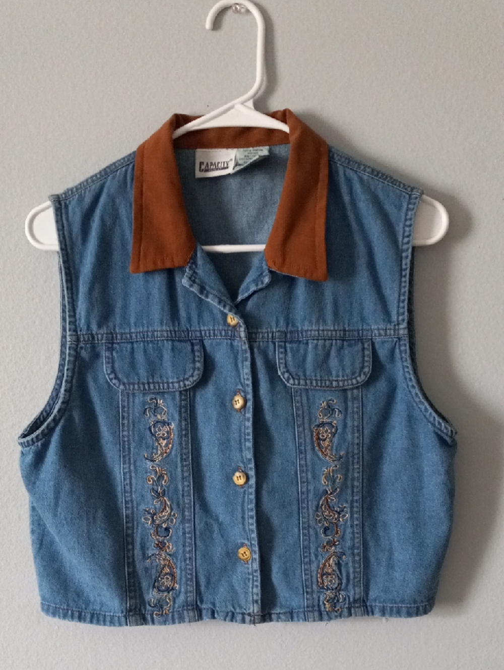 Capacity Denim Embroidered Sleeveless Jacket with Brown Collar Size Mp